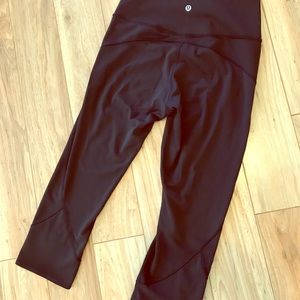 Lululemon In Movement Crop  Everlux 19" - size 8